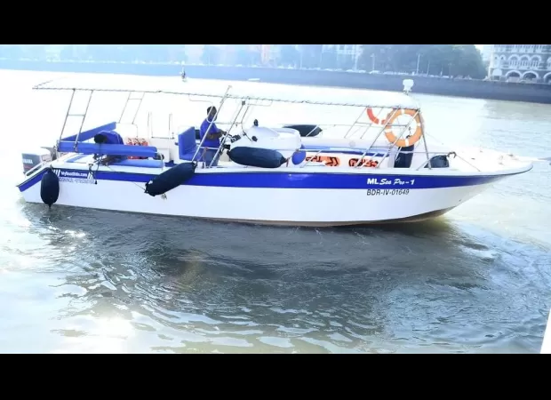 Kashi boatmen strike against Gujarat water taxis in Ganga to oppose water tax.