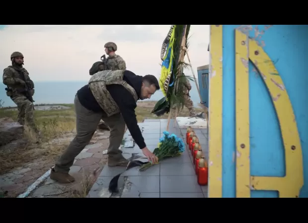 President Zelensky visits Snake Island to commemorate 500 days since Russia's invasion.