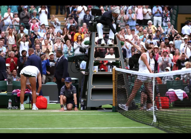 Victoria Azarenka responded to a Wimbledon crowd that had booed her after a loss, unaware that they had been drinking.