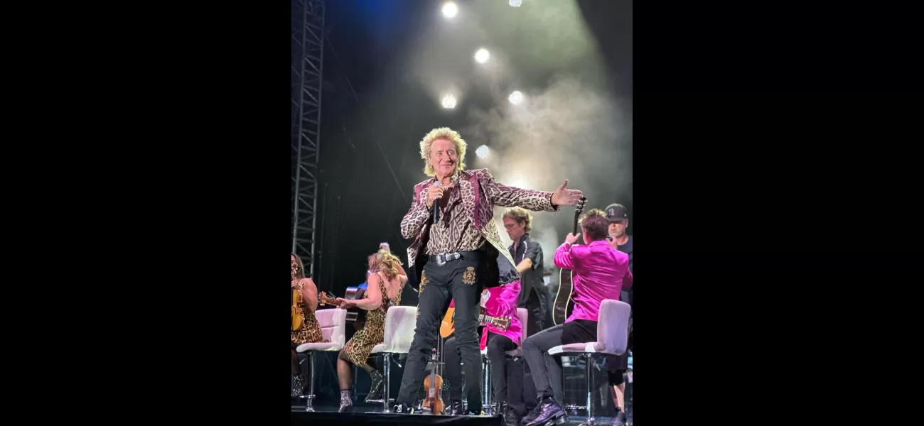 Sir Rod Stewart, 78, ends UK tour in Edinburgh with an adorable duet featuring his 94-year-old sister Mary.