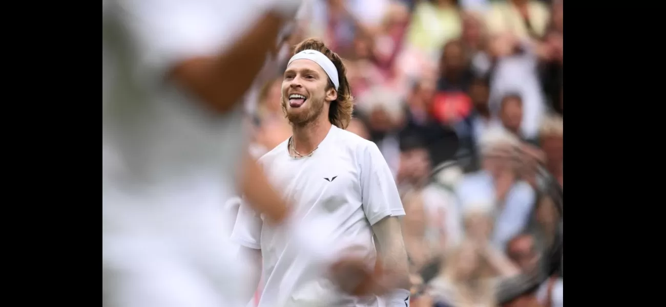 Djokovic fights back to reach Wimbledon semis.