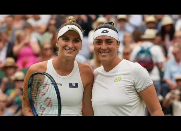 Marketa Vondrousova wins first set 6-4 in Wimbledon 2023 Women's Final vs Ons Jabeur.
