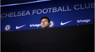 Arsenal legend Alan Smith warns Pochettino over potential Chelsea signing of Mudryk, criticizing the move.