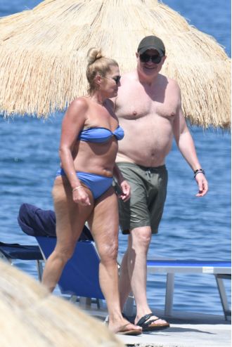 Brendan and Jeanne take a vacation in the Mediterranean after Brendan wins another award.
