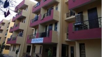 Woman claims occupancy of boys' hostel mess in Indore; police asked for help.
