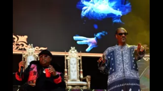 Snoop Dogg and E-40 create new dishes in their cookbook 