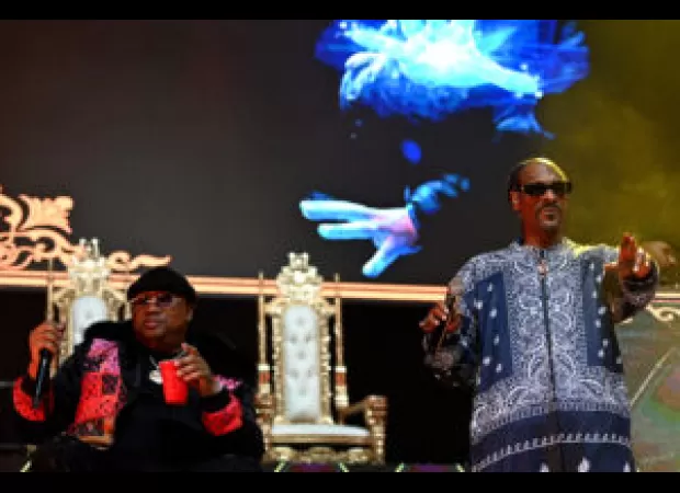 Snoop Dogg and E-40 create new dishes in their cookbook 