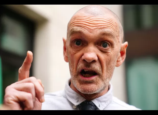 Protester claims no wrongdoing at Tate Britain event featuring drag queens for children.