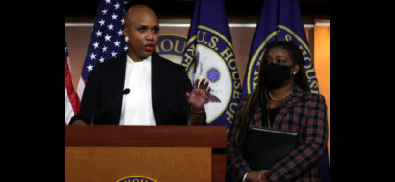 Congresswomen Bush and Pressley have introduced a bill to protect Black people from police violence during crises.