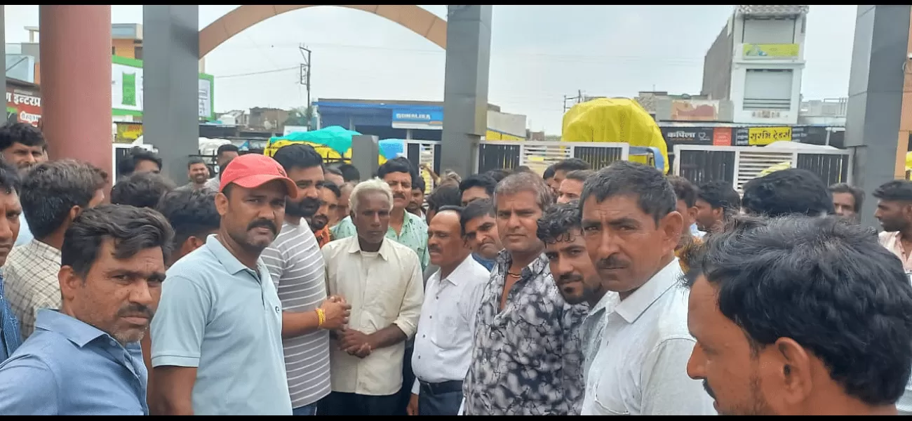 Farmers in Madhya Pradesh protest at Mandsaur Krishi Upaj Mandi against Govt. policies.