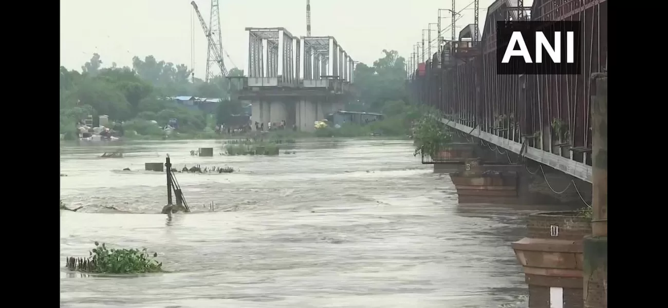 Yamuna water level remains dangerously high in Delhi, threatening more flooding.
