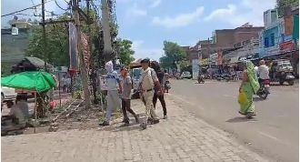 Police in Madhya Pradesh marched four accused of gang-rape in Shivpuri in a procession to the court.