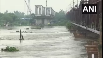Yamuna water level remains dangerously high in Delhi, threatening more flooding.