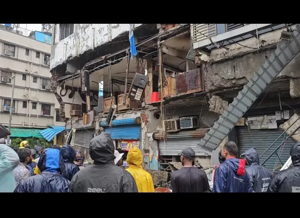 4 injured, 1 dead in building collapse in Mira-Bhayandar; Assembly demands action against those responsible.