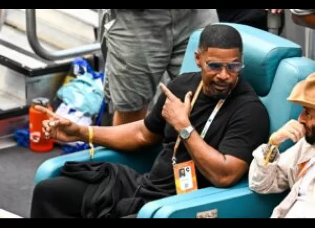 Jamie Foxx posts first photo since medical emergency; fans question if it's recent.