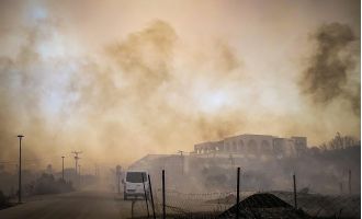 Jet2 & TUI cancel flights & holiday packages to Rhodes due to wildfires.