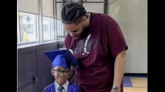 A kindergartner honored their late mother in an emotional graduation speech.