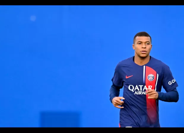 PSG anticipate an offer from a Premier League club for Kylian Mbappe.