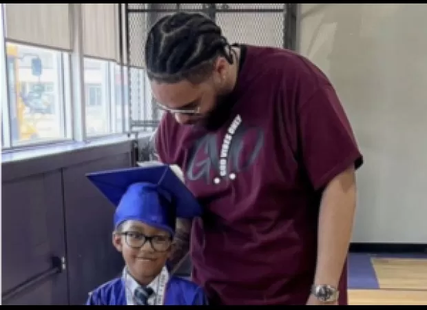 A kindergartner honored their late mother in an emotional graduation speech.