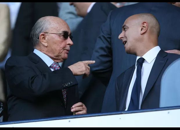 Tottenham owner demands Levy make a move on Kane, putting Man U back in the running.