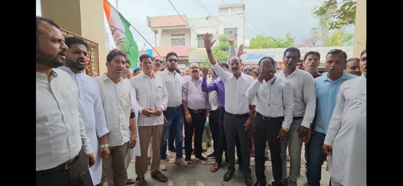 Congress protests stray cattle menace & poor roads in Madhya Pradesh.
