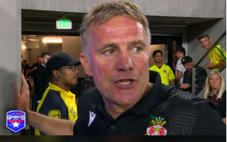 Wrexham boss warns Man U keeper to avoid future dangerous challenges after injuring Paul Mullin.