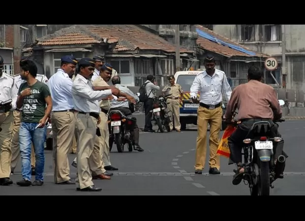 Three traffic constables suspended for taking bribes from drivers breaking traffic rules.