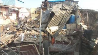 45-yr-old woman hurt when house in Dharavi collapses.