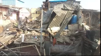 45-yr-old woman hurt when house in Dharavi collapses.