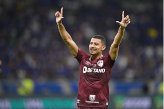 Liverpool have made an offer for Brazilian midfielder Andre from Fluminense.