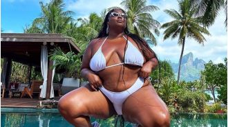 Lizzo allegedly made her dancers eat bananas from sex workers' v*ginas, according to a lawsuit.