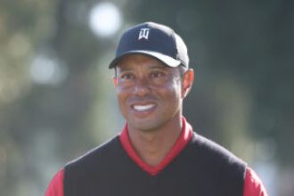 Tiger Woods joins PGA Tour board to help players communicate their issues with LIV Golf deal.