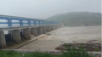 8 gates of Lahchura Dam opened, 54k cusecs of water released from Dhasan River into it.