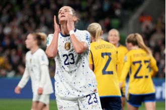 USA out of WWC after Sweden's quick score & defensive stand.