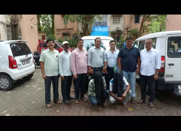 Mumbai police seize ₹28 lakh worth of illegal drugs and ₹3.5 lakh in cash in major drug racket bust.