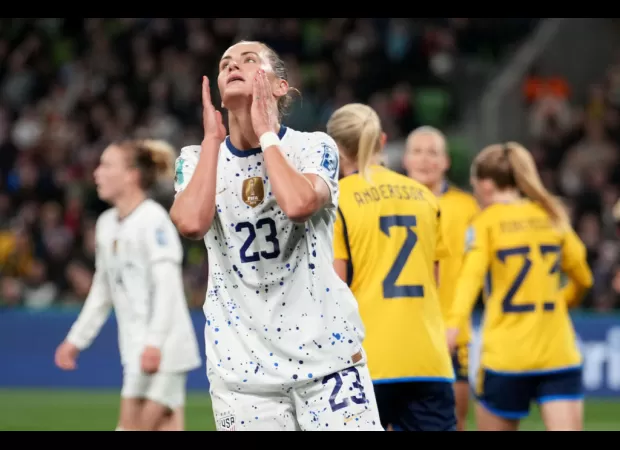 USA out of WWC after Sweden's quick score & defensive stand.