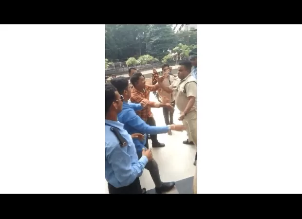 Scuffle breaks out between hospital ward boy and police officer over stretcher at Hamidia Hospital, Bhopal.