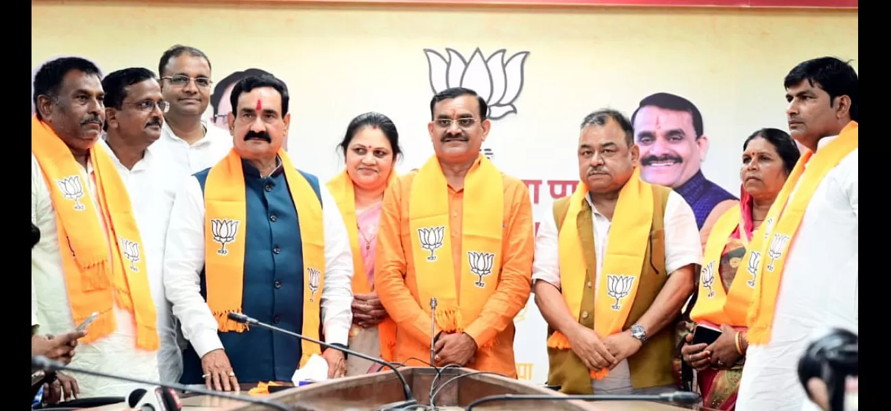 Ex-Congress MLA couple Abhay Mishra and Neelam return to BJP in Bhopal, causing a shock to the Congress.