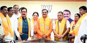 Ex-Congress MLA couple Abhay Mishra and Neelam return to BJP in Bhopal, causing a shock to the Congress.