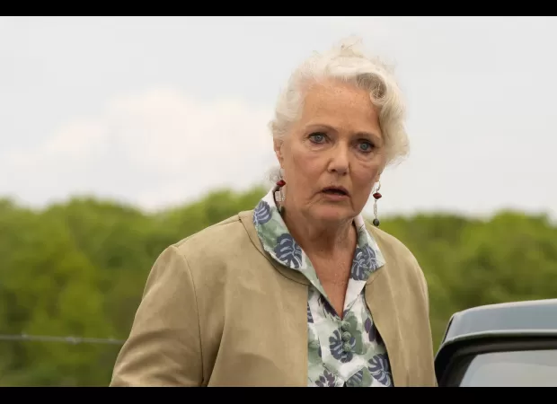 Mary's keeping a secret as she readies herself for a new love story.