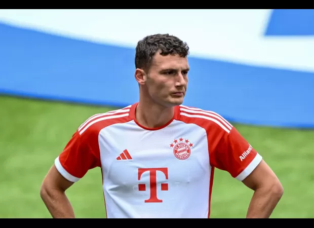 Bayern reject Man Utd's bid for Pavard but talks still ongoing.