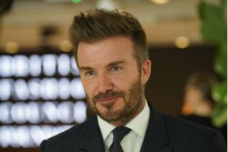 David Beckham shows off another new 'do, sending fans into a frenzy.