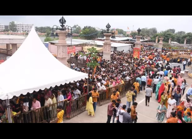 More than 3 lakh visitors took Mahakal darshan in Madhya Pradesh on Sunday.