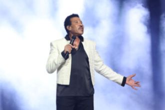 Lionel Richie cancelled his sold-out show at Madison Square Garden after it had already begun.