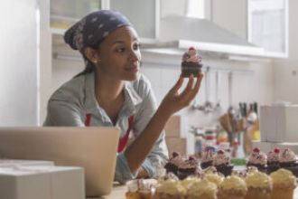 A Black-owned bakery in Knoxville, TN celebrates 25 years of success.