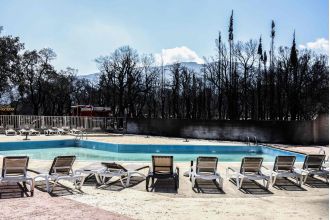 Thousands flee wildfires in France, threatening popular tourist destination.