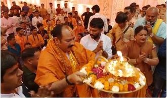 8 Lakh people attend Pradeep Mishra's Kanwar Yatra in Sehore, necessitating diversion of heavy vehicles.