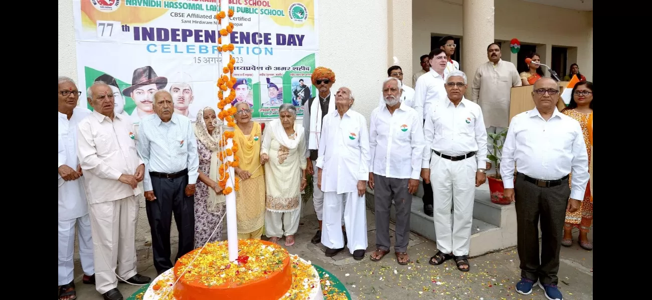 85+ citizens hoisted the tricolour at Mithi Gobindram Public School to celebrate India's Independence Day.