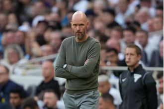 Ten Hag defends Mount after Man U loss to Spurs.
