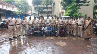 Police bust gang running car rental scam in Mumbai.